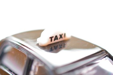 タクシーに20分乗ったらだいたいいくら？