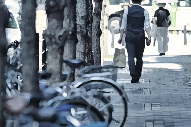 なぜ歩行者は右側通行なのか？