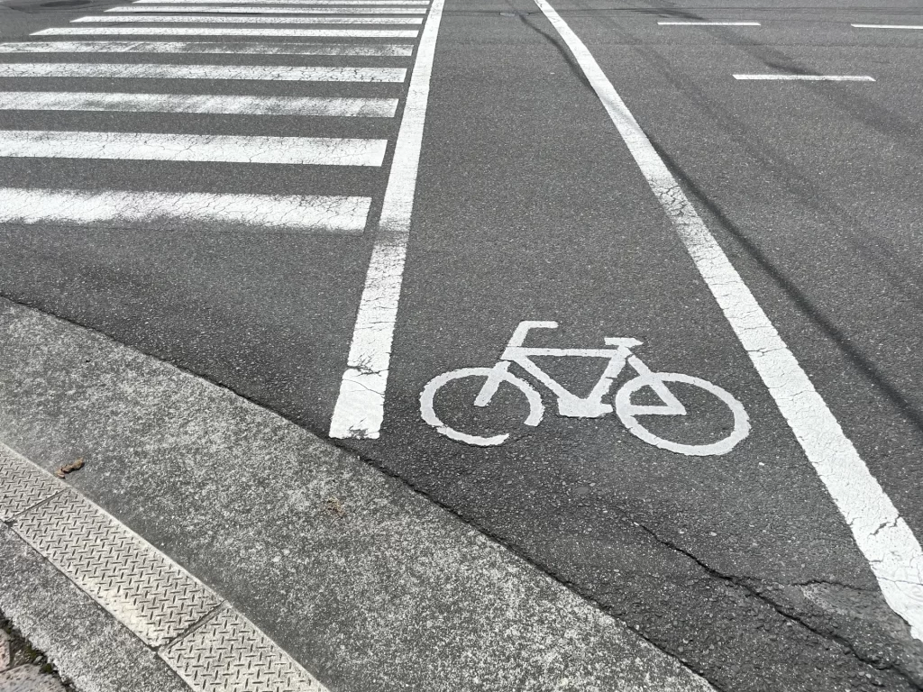 自転車横断帯と自転車専用道路の違いを理解して、ルールとエチケットを守ろう