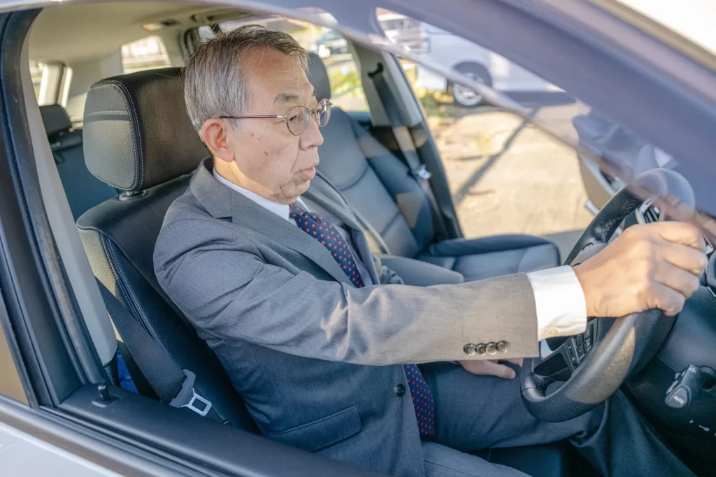 高齢者が運転免許証の自主返納しない理由4選