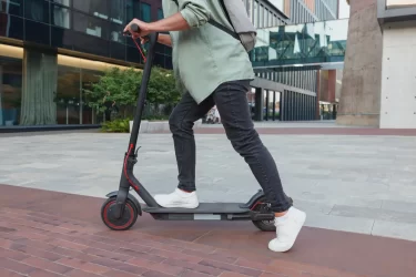 電動キックボードは駐輪場に止められる？