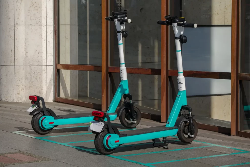 電動キックボードは駐輪場に止められる？